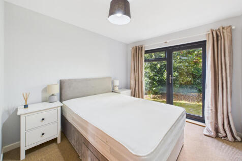 CAM05627G0-PR0024-STILL026