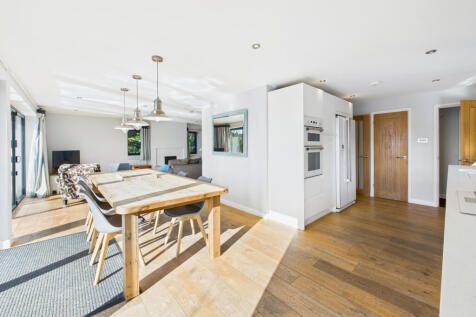 CAM05627G0-PR0024-STILL022