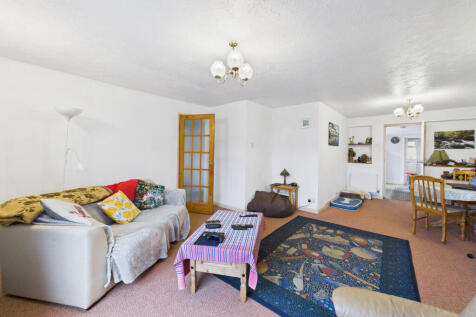 CAM05627G0-PR0025-STILL004