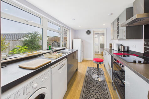 CAM05627G0-PR0025-STILL005