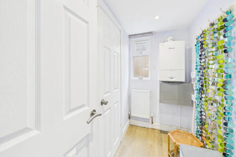 CAM05627G0-PR0025-STILL009