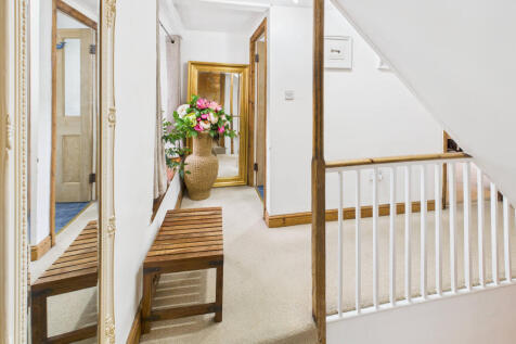 CAM05627G0-PR0022-STILL007