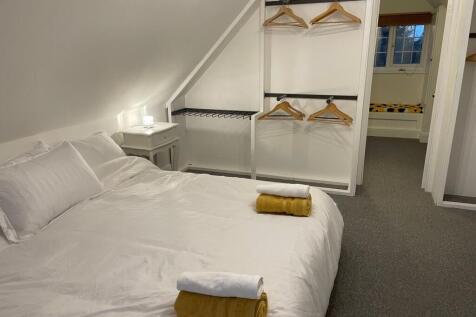 Annexe Bedroom to dressing room