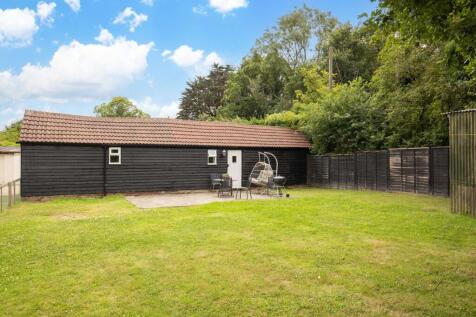 Detached Annexe and garden