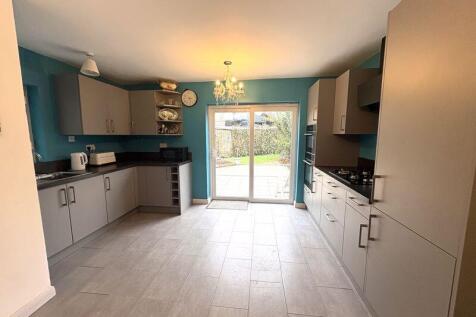KITCHEN DINING ROOM