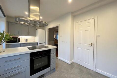 Kitchen 4-001.jpg