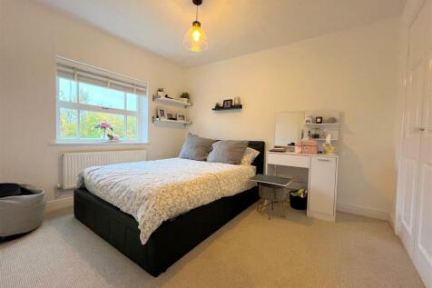 Bed 2-001.jpg