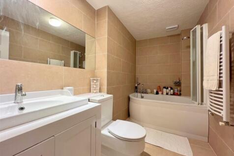 Bathroom-001.jpg