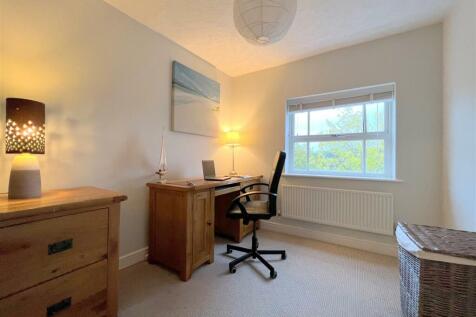 Bedroom 4-001.jpg