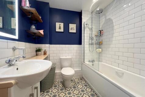 Bathroom-001.jpg