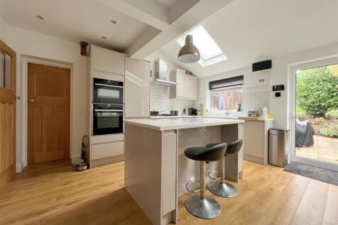 Kitchen 3-001.jpg