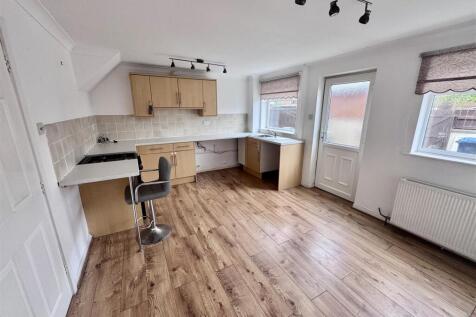 Kitchen/ Dining Room