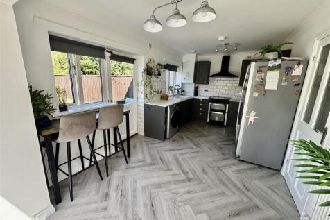 Kitchen/Breakfast Area