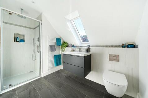 Bed One En Suite