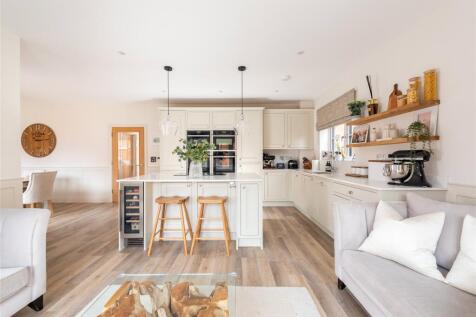 Family/Kitchen