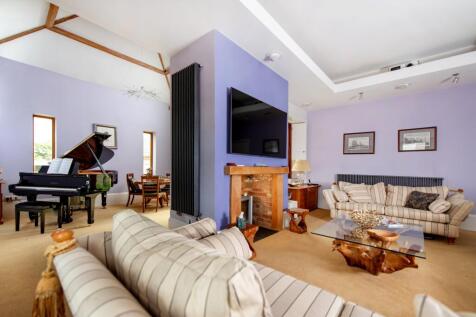 Piano / Cinema Room