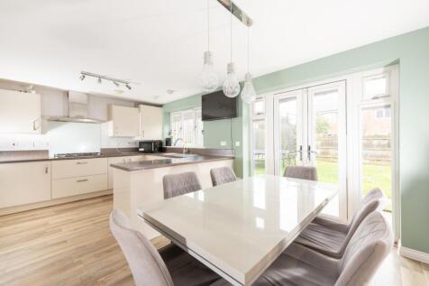 Kitchen/B&#39;fast Room