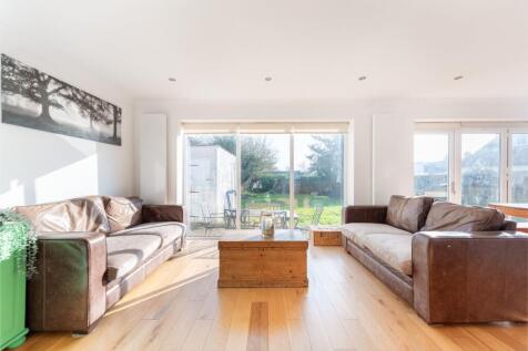 Sitting/Dining Room