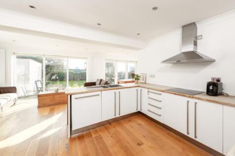Kitchen/Dining Area