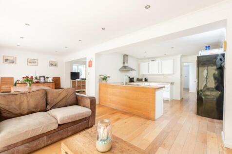Sitting Room/Kitchen