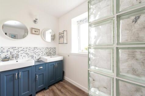 Bed One En Suite