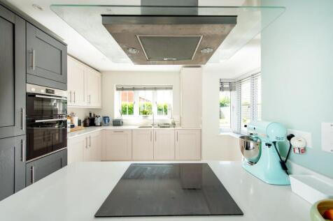 Kitchen/B&#39;fast Room