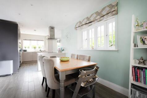 Kitchen/B&#39;fast Room