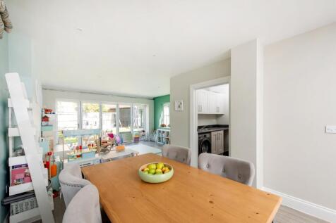 Kitchen/B&#39;fast Room