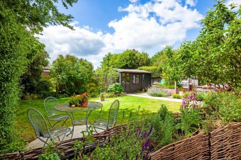 Rear Garden/G&#39;den Rm