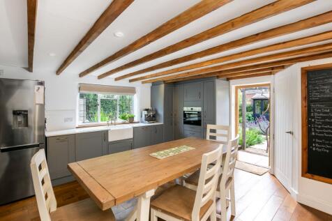 Kitchen/B&#39;fast Room
