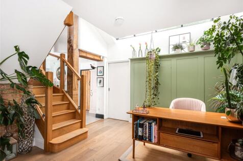 Sitting/Dining Area