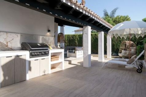 Outdoor kitchen