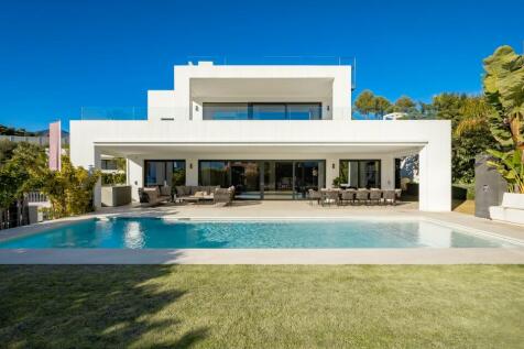 POOL AND GARDEN