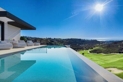 ROOFTOP POOL