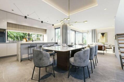 KOPEN PLAN KITCHEN