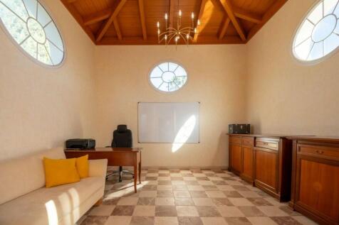 GUEST HOUSE