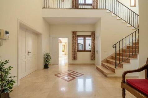 ENTRY HALLWAY