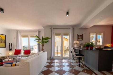 KITCHEN AND LOUNGE