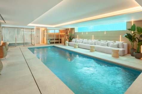 INTERIOR POOL