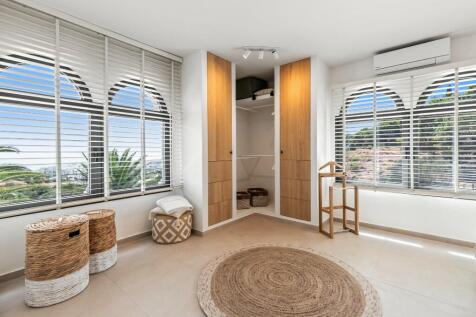 DRESSING AREA