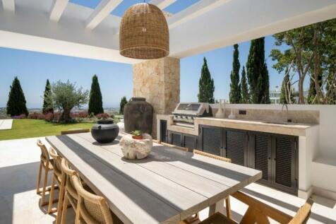OUTDOOR DINING AREA