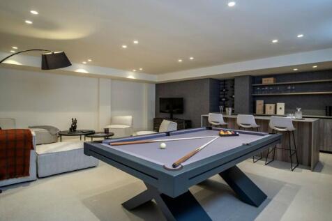 POOL TABLE