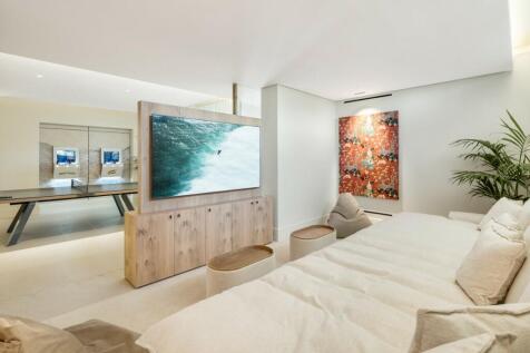 ENTERTAIMENT ROOM