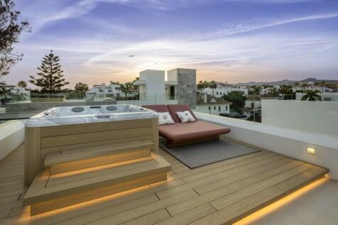 ROOF TERRACE