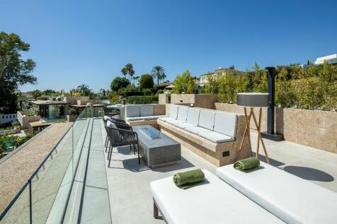 ROOF TERRACE