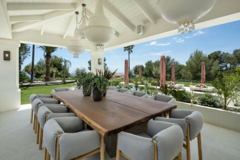 OUTDOOR DININING