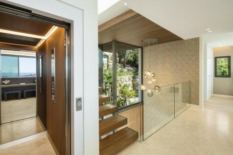 INTERIOR HALLWAY