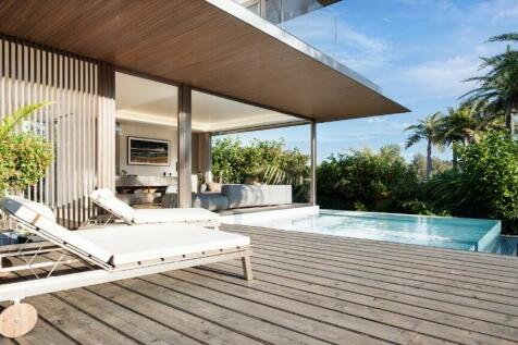 SUNBATHING DECK