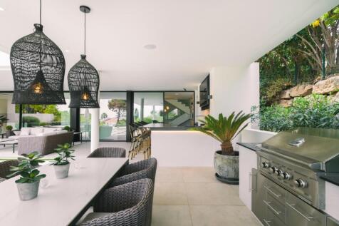 OUTDOOR DINING AREA