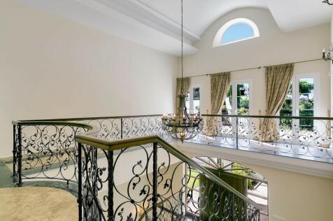 INTERIOR STAIRS